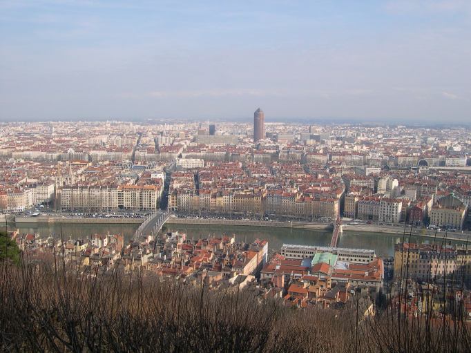  vue générale des quartiers est de la ville